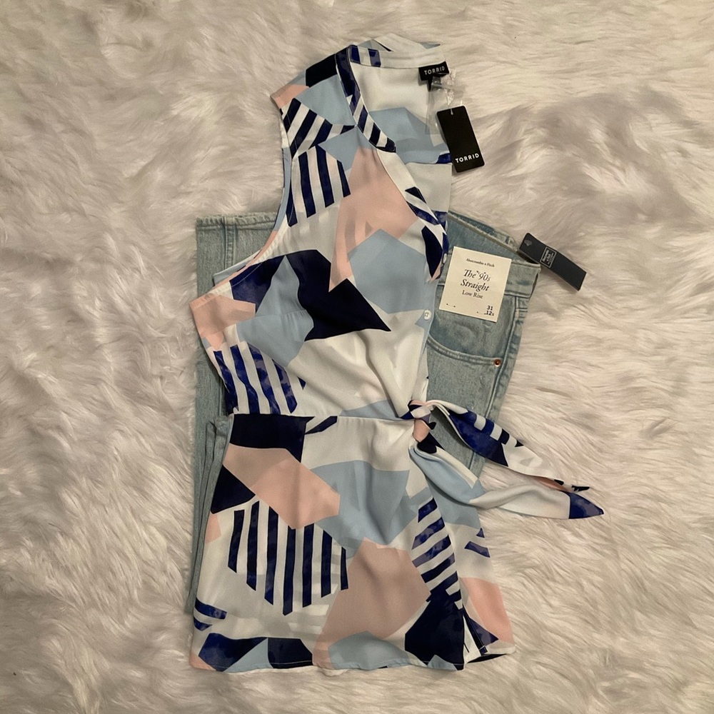 Torrid color block tie front top size 2X